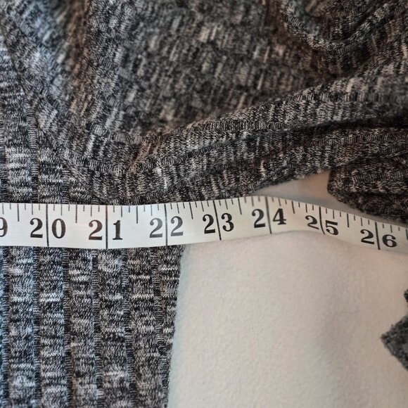 Lisa Rinna Sweater - Picture 3 of 8